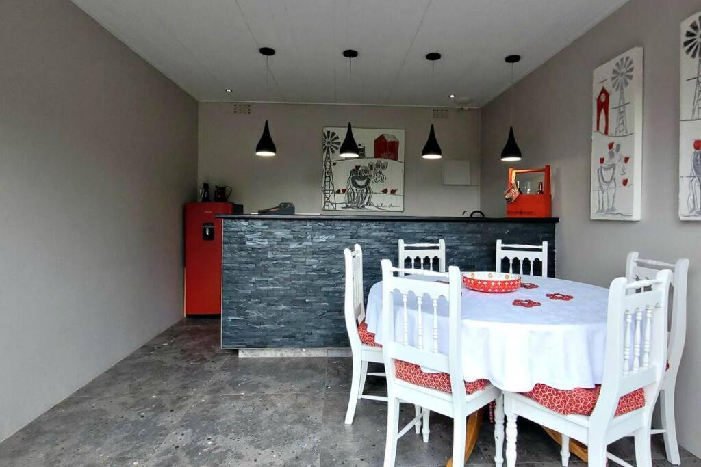 Scenic Peaks, Swellendam Apartment Luaran gambar